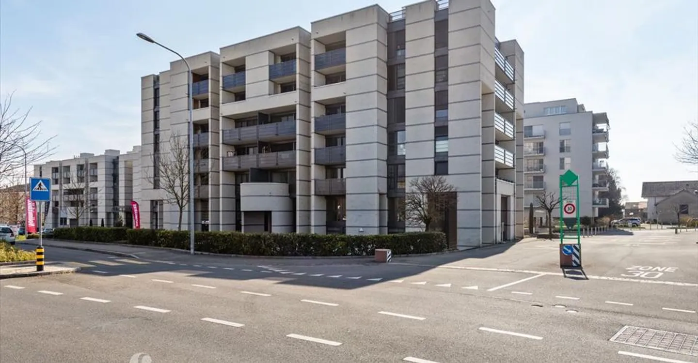 Shop for rent - Photo 1 of 6