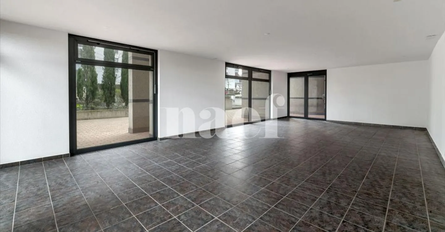 Shop for rent - Photo 3 of 6