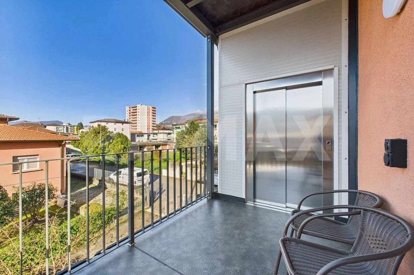 Wohnung mit 4,5 Zimmern, Balkon und zwei Parkplätzen - Foto 6 von 11