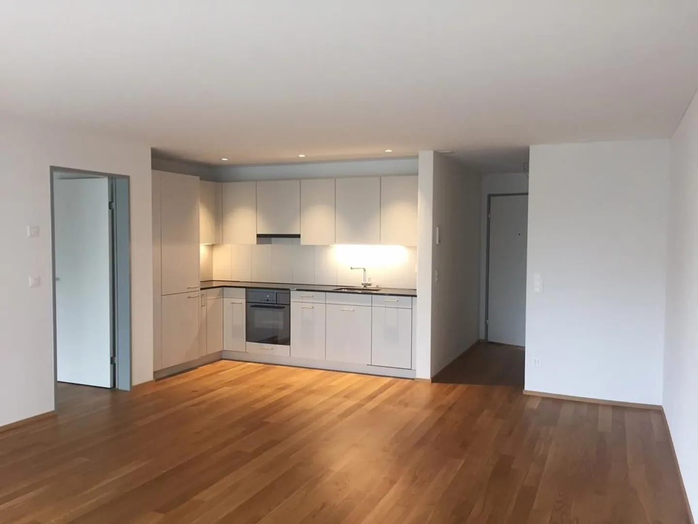 Appartement moderne de 2,5 pièces avec un grand sentiment de vie - Photo 1 sur 7