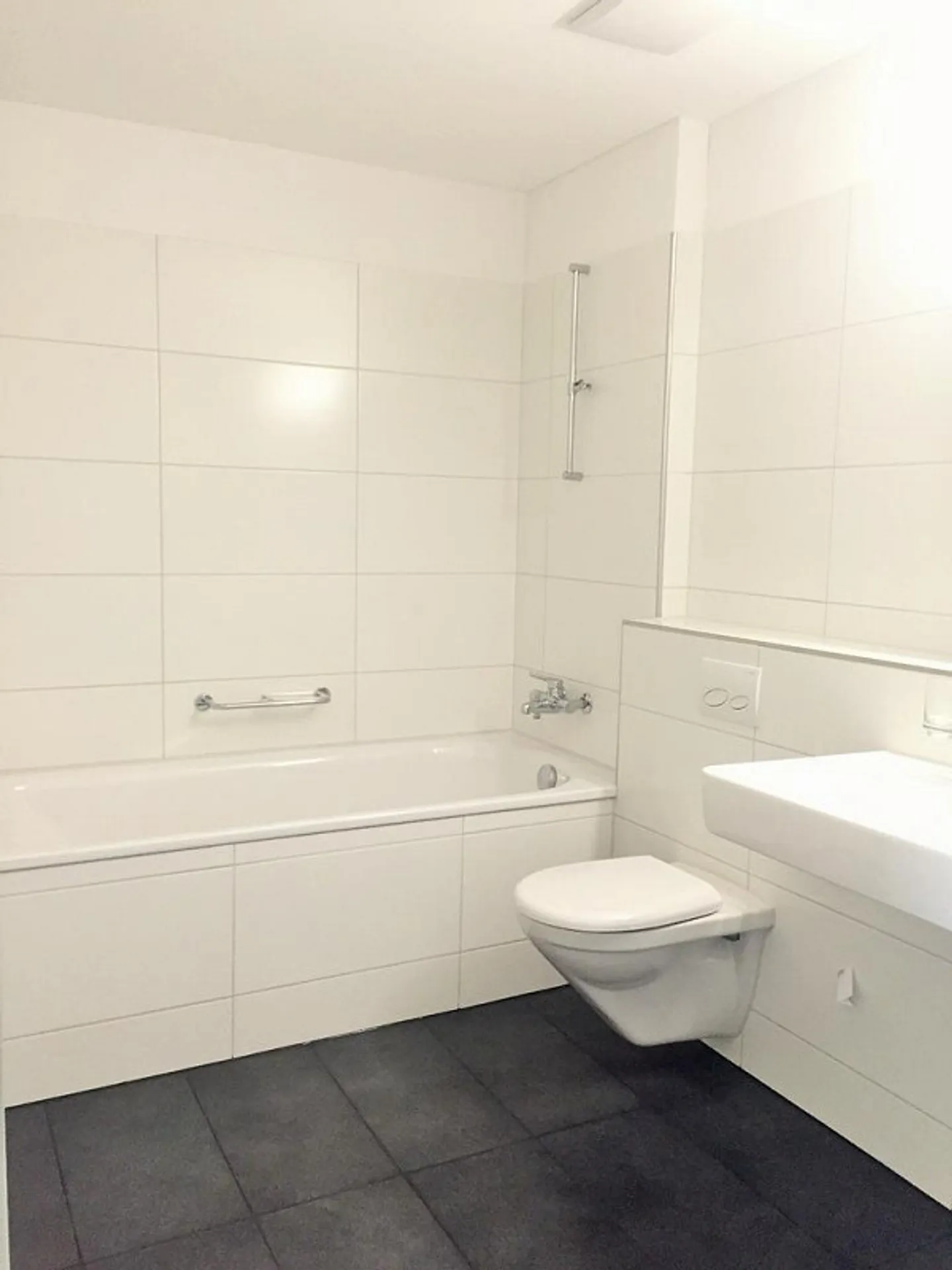 Appartement moderne de 2,5 pièces avec un grand sentiment de vie - Photo 5 sur 7