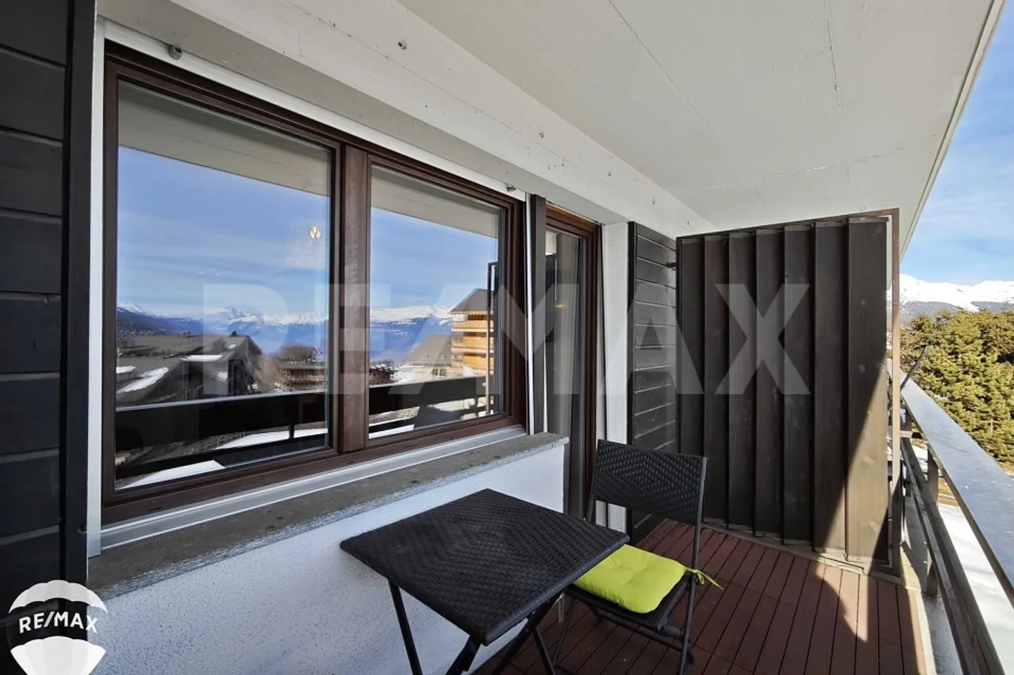 Charming Swiss Chalet Retreat - Photo 8 of 12