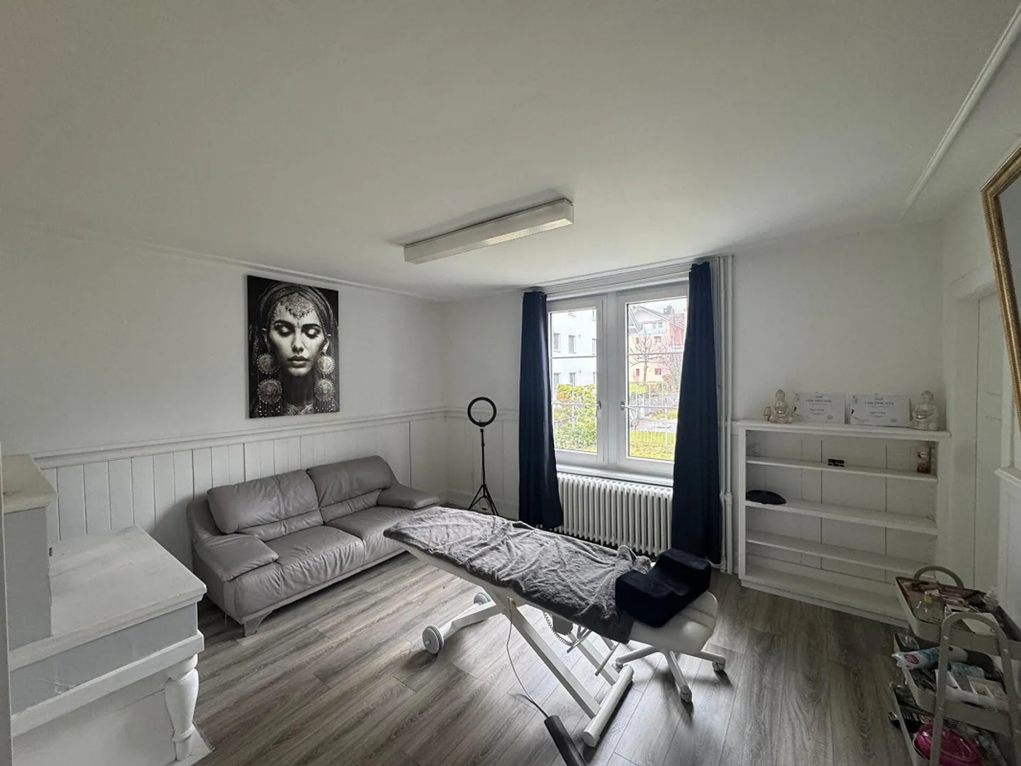 Lumineux et central avec de grandes vitrines - Photo 6 sur 8