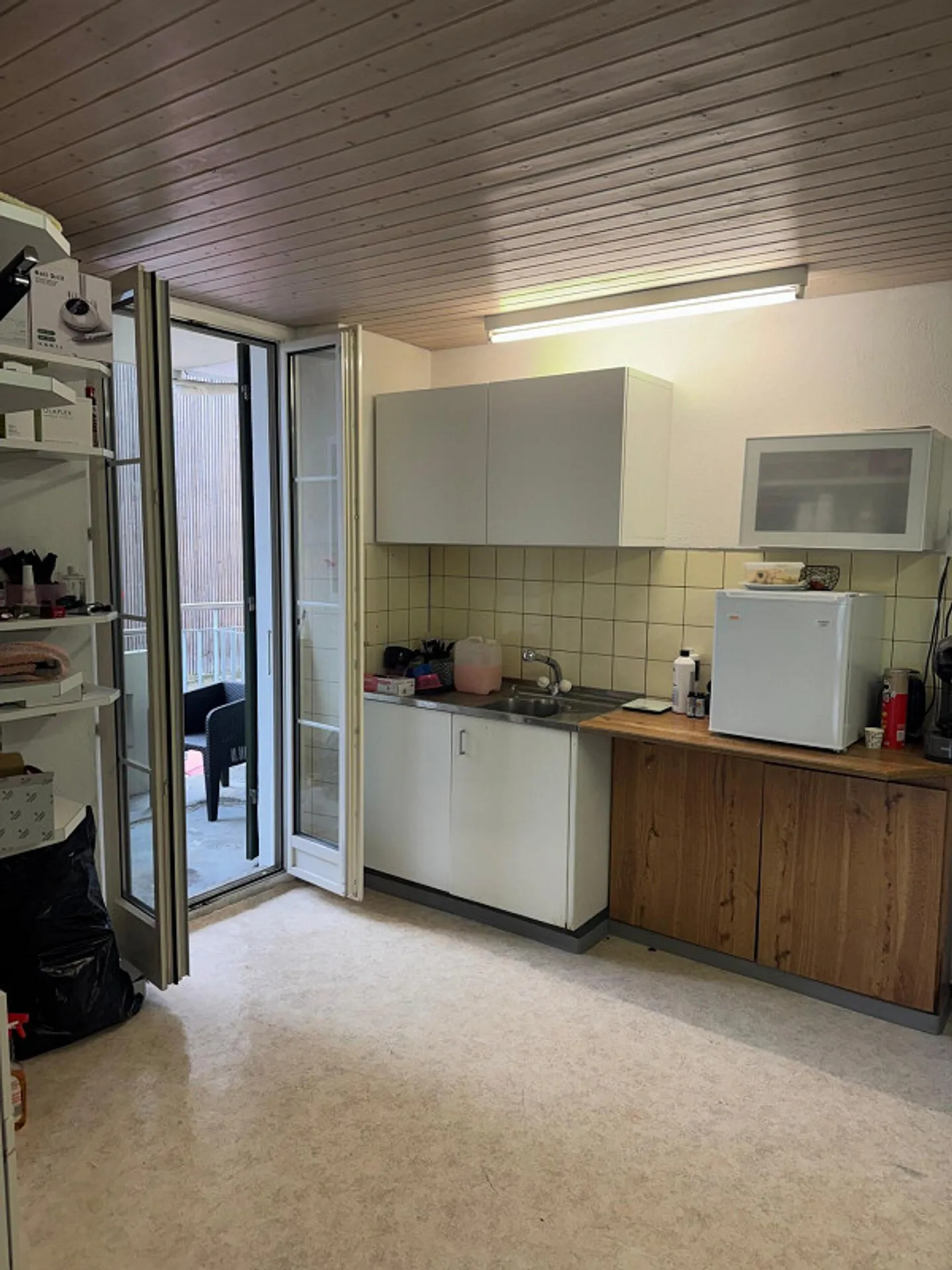 Lumineux et central avec de grandes vitrines - Photo 5 sur 8