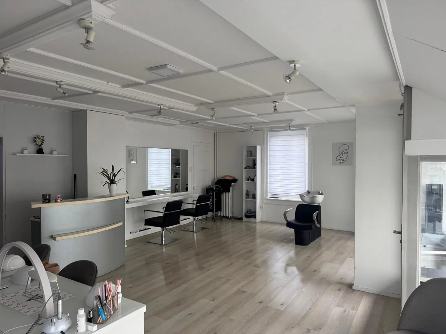 Lumineux et central avec de grandes vitrines - Photo 8 sur 8