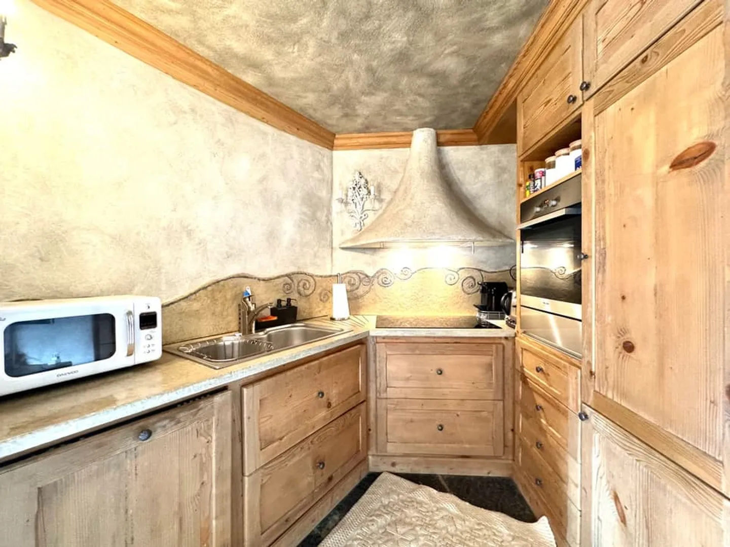 Charming 3.5-Room Apartment Less Than 10 Minutes' Walk from the Center of Crans / Ref. 1007-676 - Photo 5 of 12