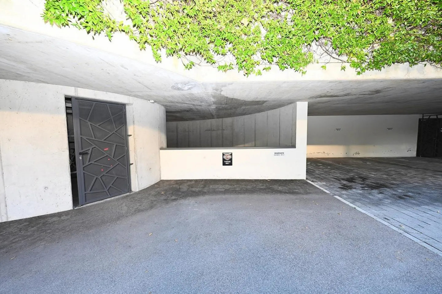 Refined Duplex Apartment in Cassarate-Castagnola - Photo 17 of 18