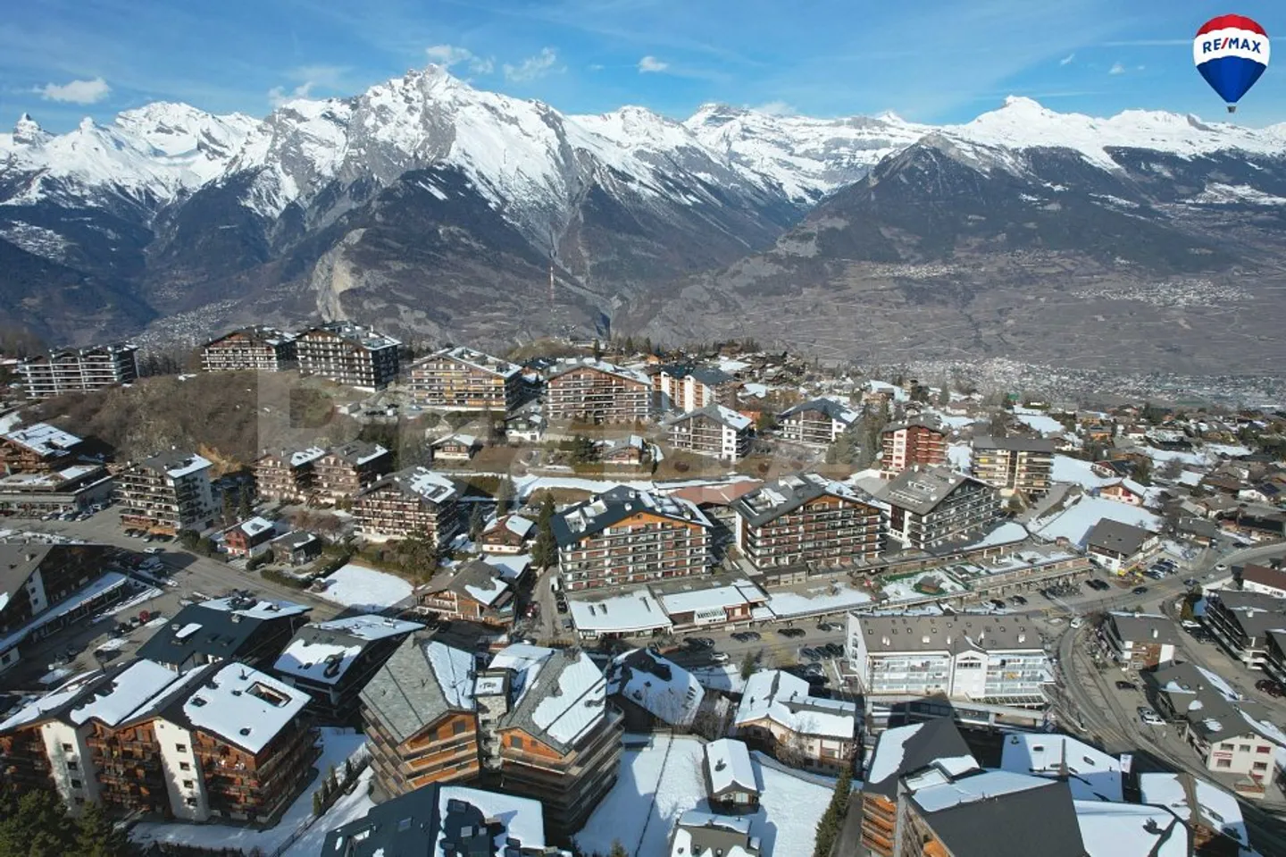 Charming Swiss Chalet Retreat - Photo 10 of 12