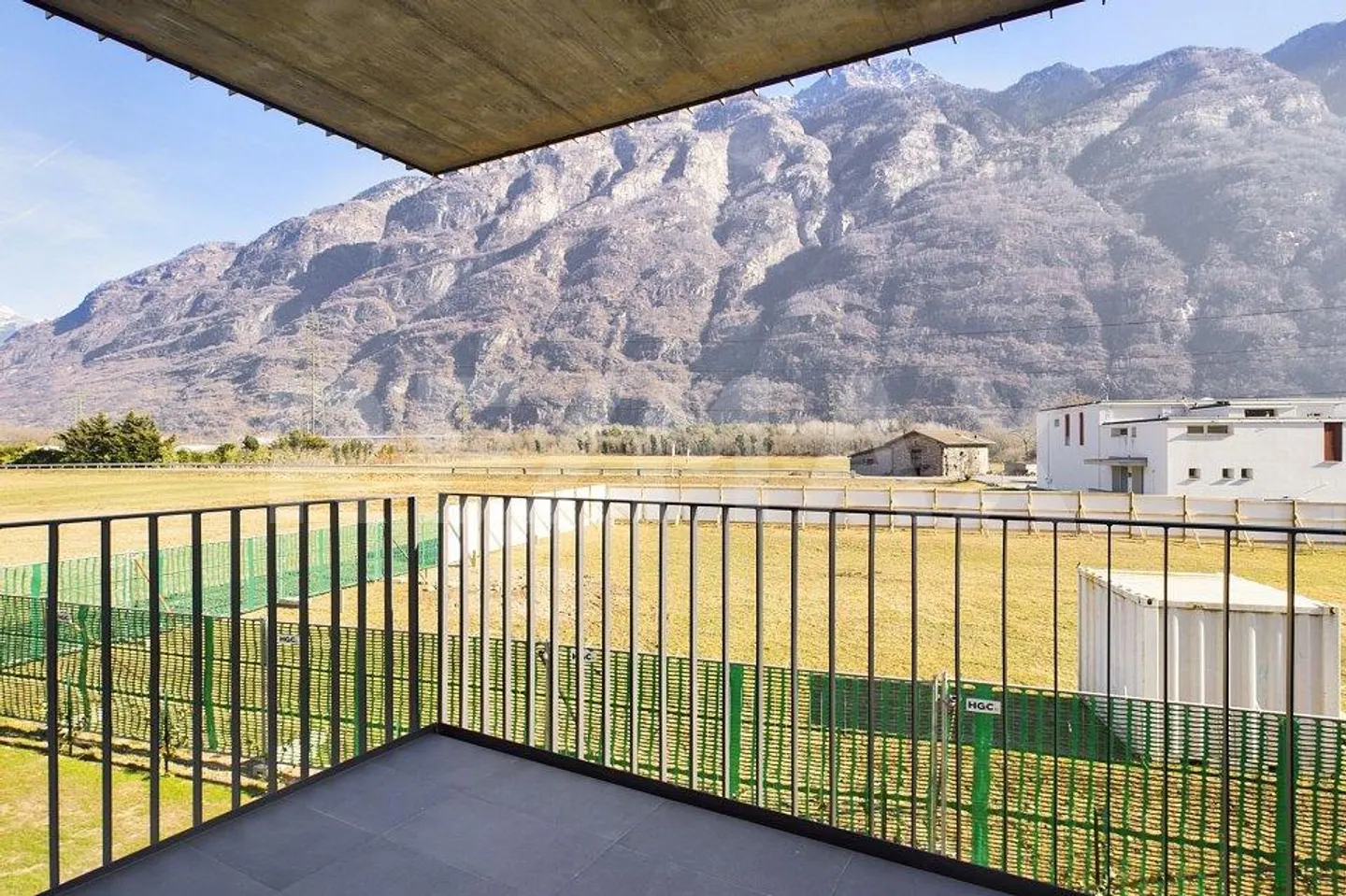 Modern apartment in the midst of nature with beautiful terrace - new building in Iragna! - Photo 2 of 13