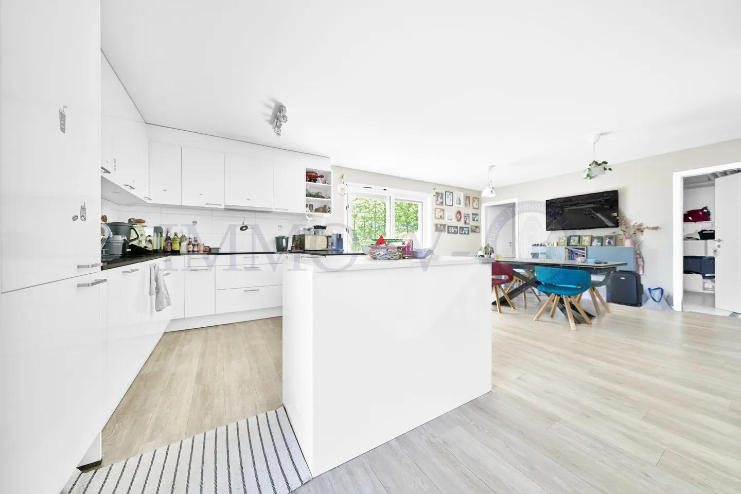 Spacious Family Villa in Quiet Area - Photo 3 of 11