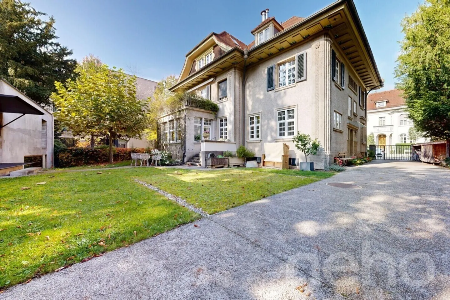 Spacious 6-room apartment with historic charm (in building rights) - Photo 1 of 13