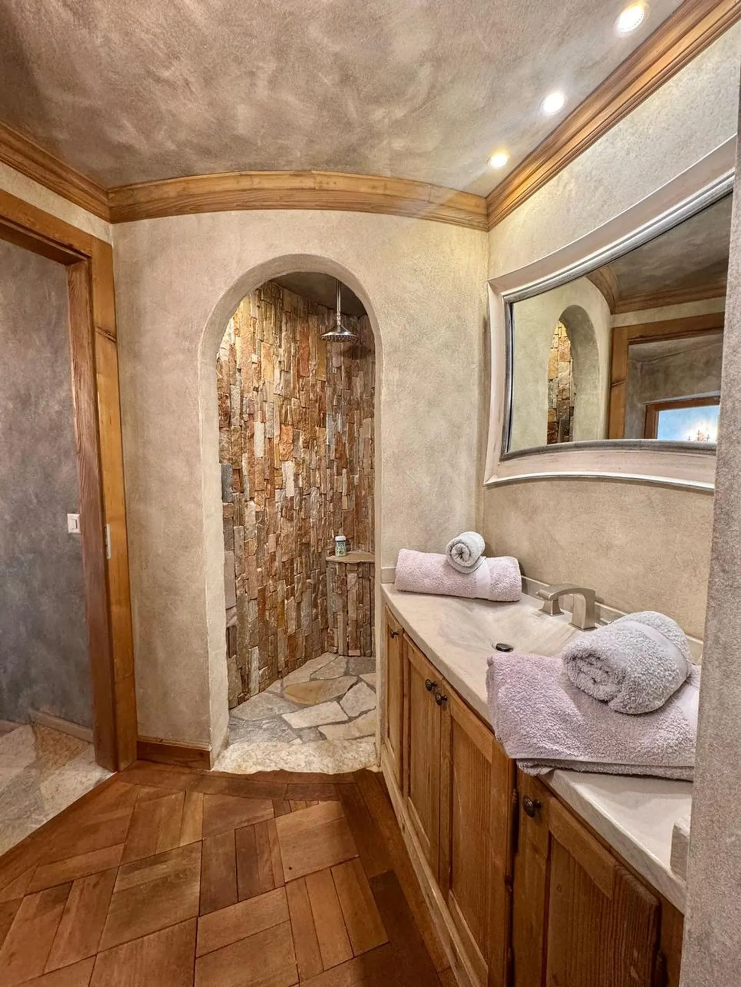 Charming 3.5-Room Apartment Less Than 10 Minutes' Walk from the Center of Crans / Ref. 1007-676 - Photo 8 of 12