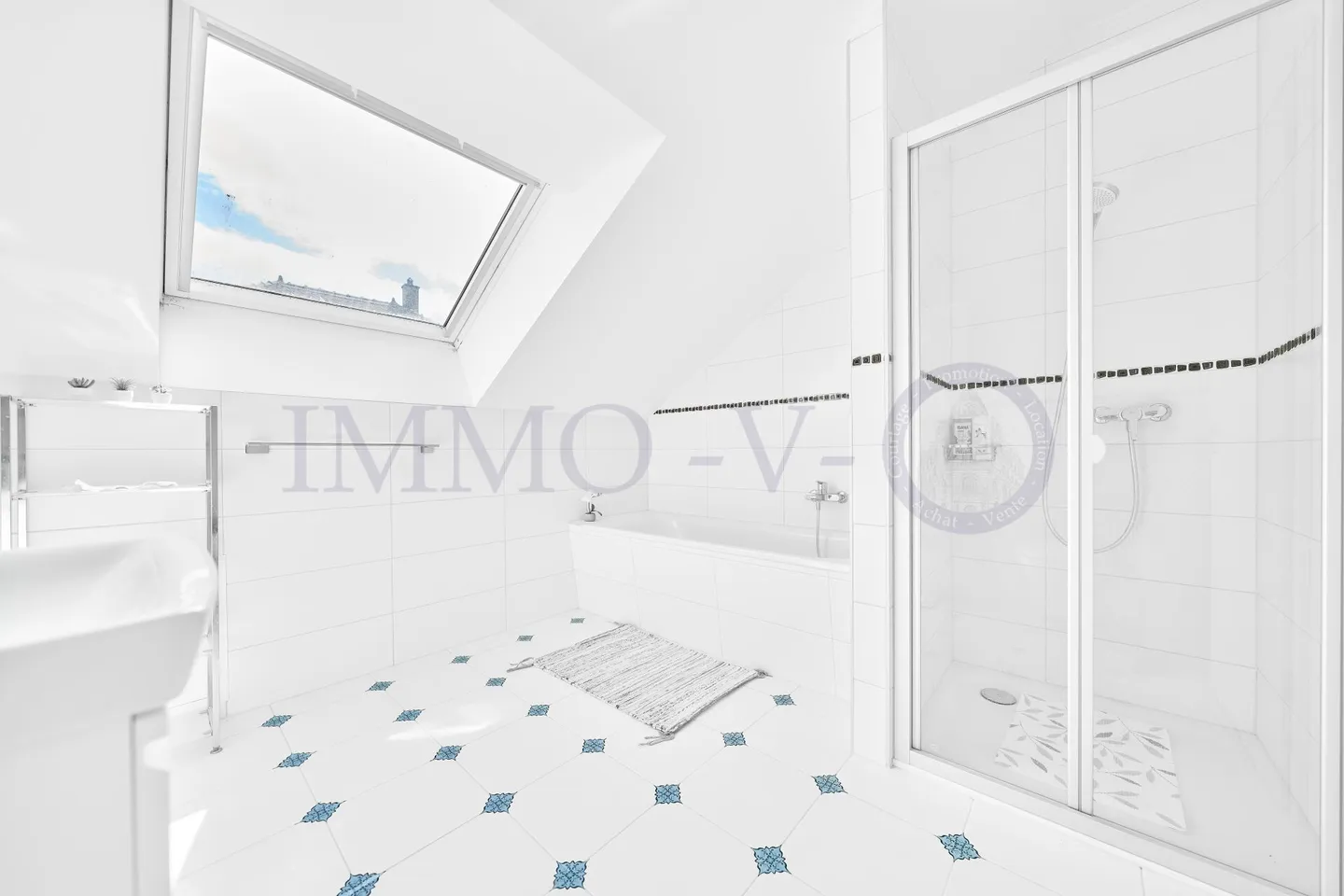 Spacious Family Villa in Quiet Area - Photo 7 of 11