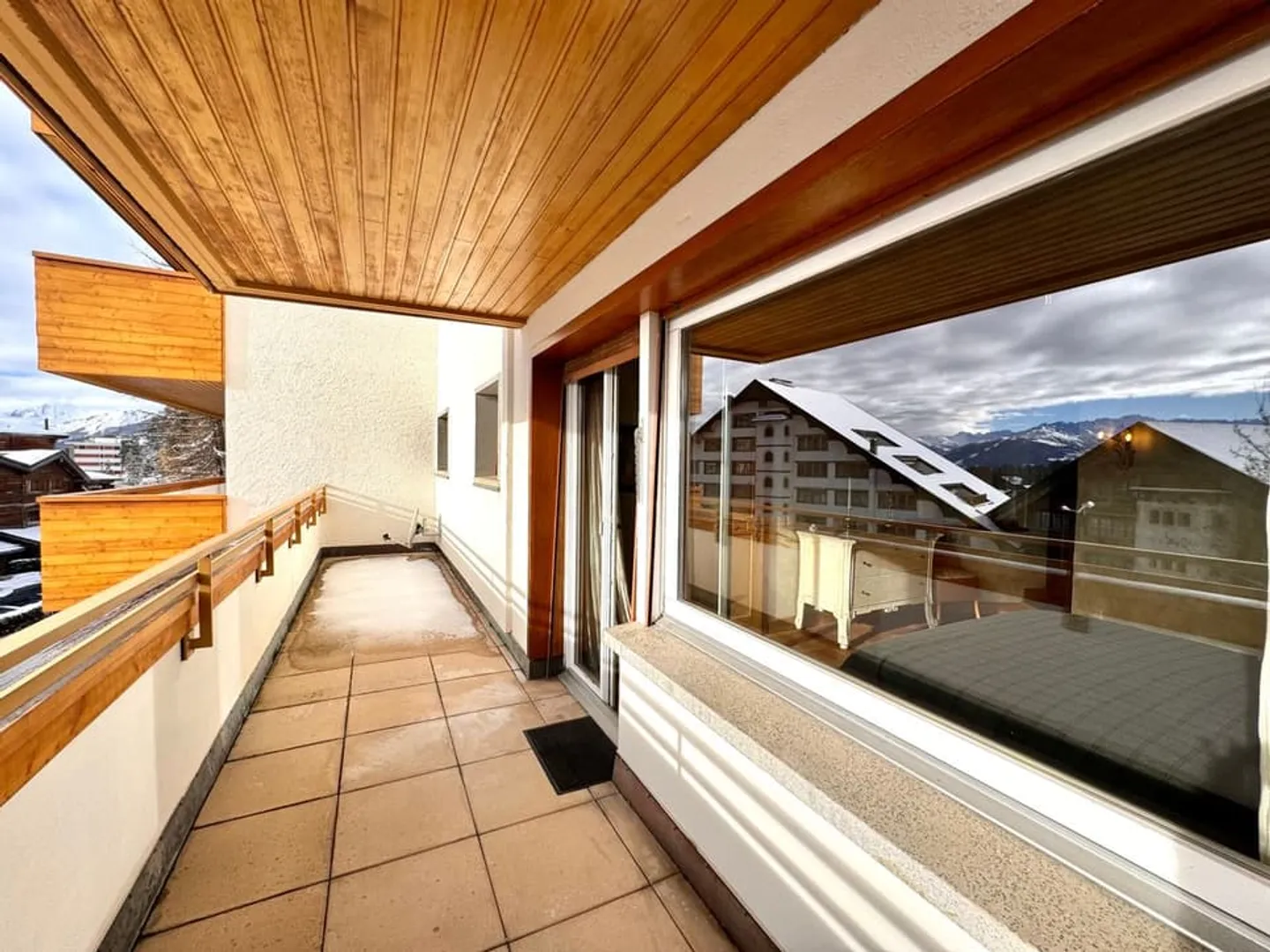 Charming 3.5-Room Apartment Less Than 10 Minutes' Walk from the Center of Crans / Ref. 1007-676 - Photo 10 of 12