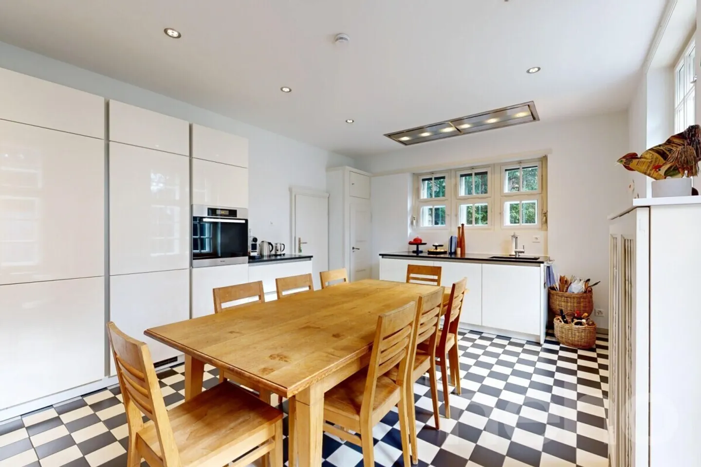 Spacious 6-room apartment with historic charm (in building rights) - Photo 5 of 13