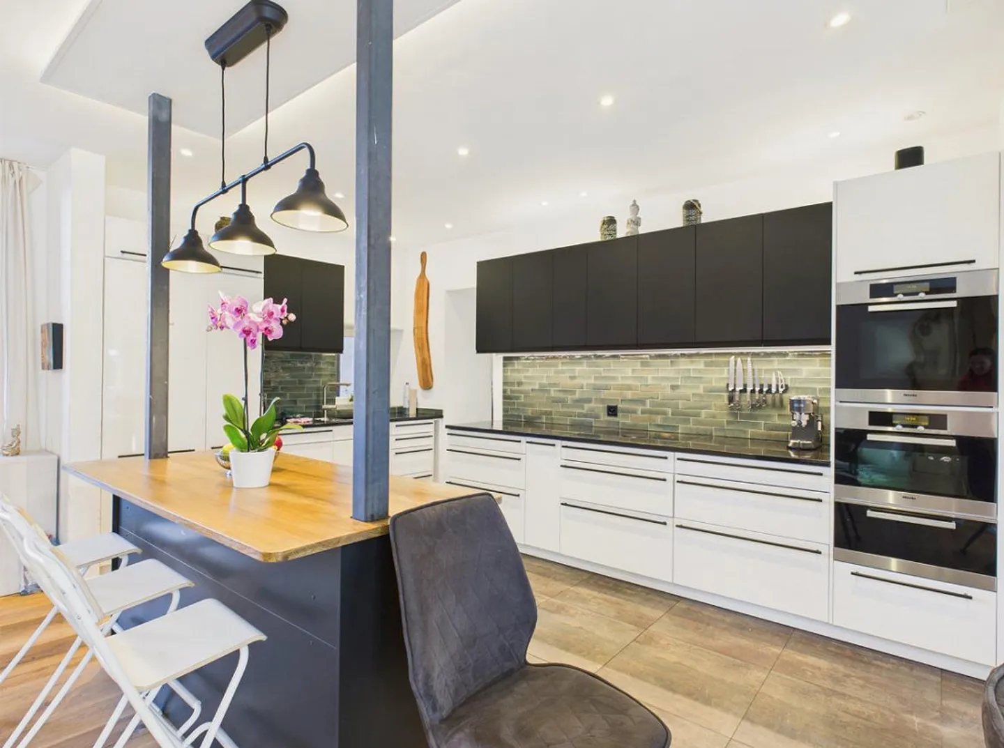 Einzigartiges Anwesen mit zwei Häusern - Foto 3 von 20