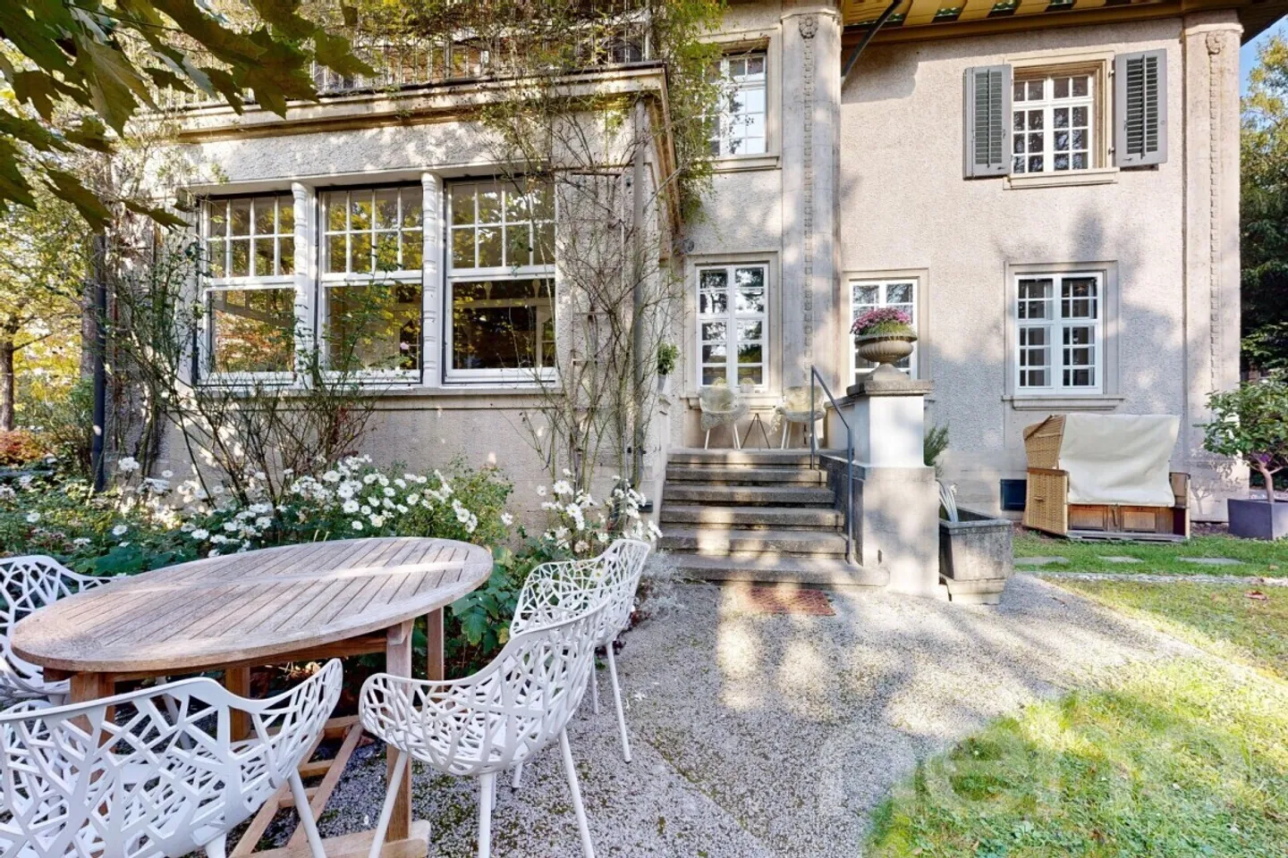 Spacious 6-room apartment with historic charm (in building rights) - Photo 11 of 13