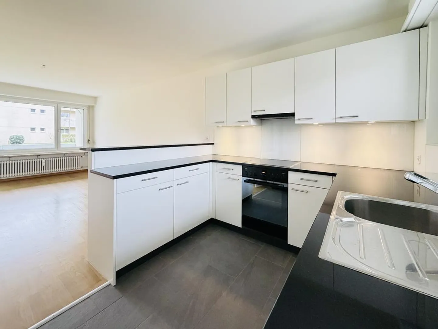 Appartamento attraente e ristrutturato in una posizione tranquilla e centrale - Foto 3 di 12