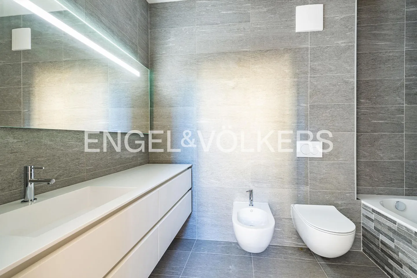 Renovated central duplex with bright rooms - Photo 6 of 8