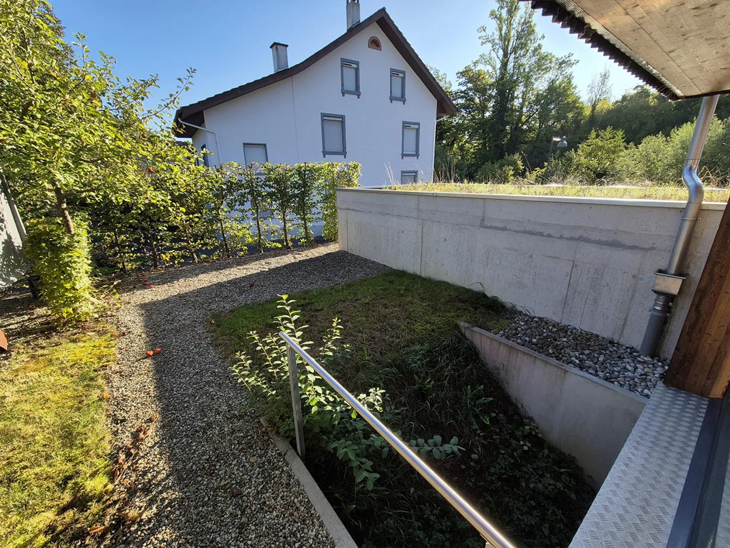 Maison de ville moderne de 3,5 pièces avec coin jardin - Photo 3 sur 12
