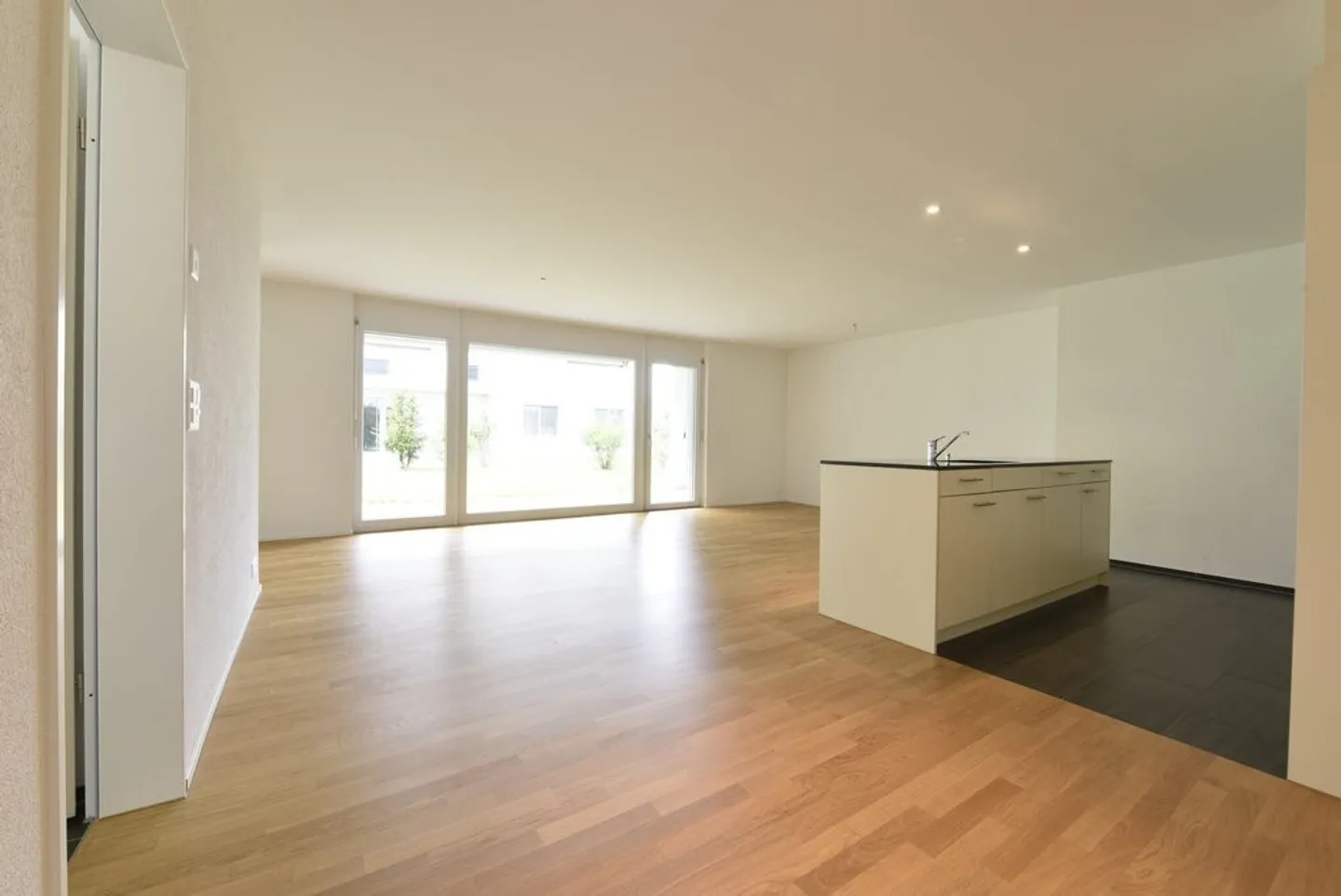Moderne 3.5-Zimmerwohnung - Foto 2 von 9