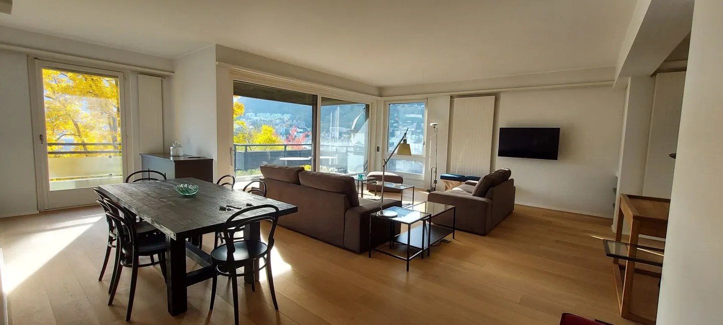 4,5 camere arredate con vista lago - Foto 1 di 10