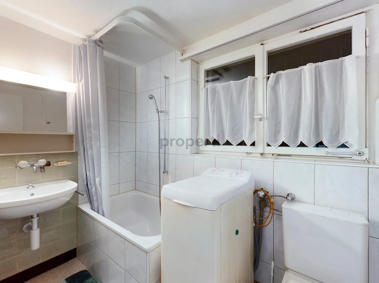 Bright 3-room apartment with balcony in Glarus - Photo 7 of 9