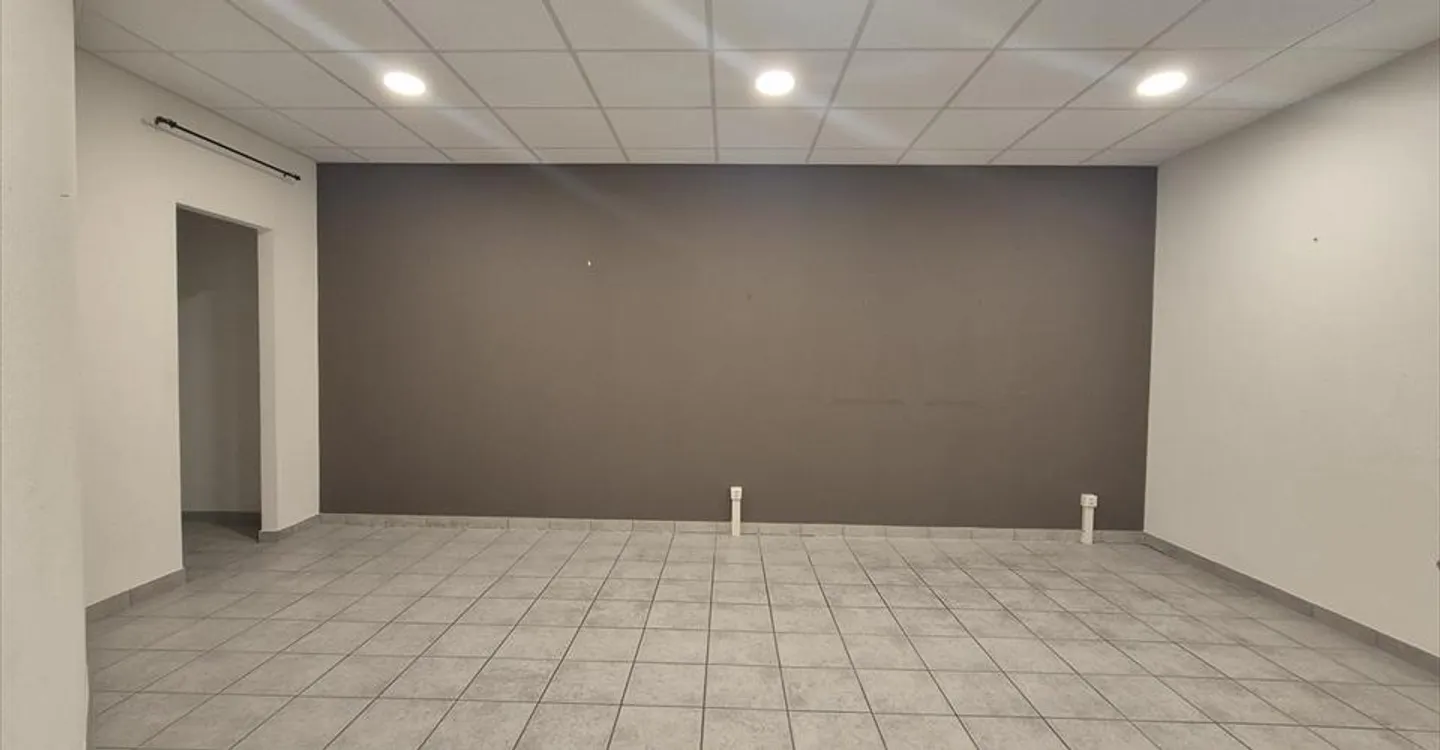 Mischgenutztes Gebäude mieten - Foto 1 von 6