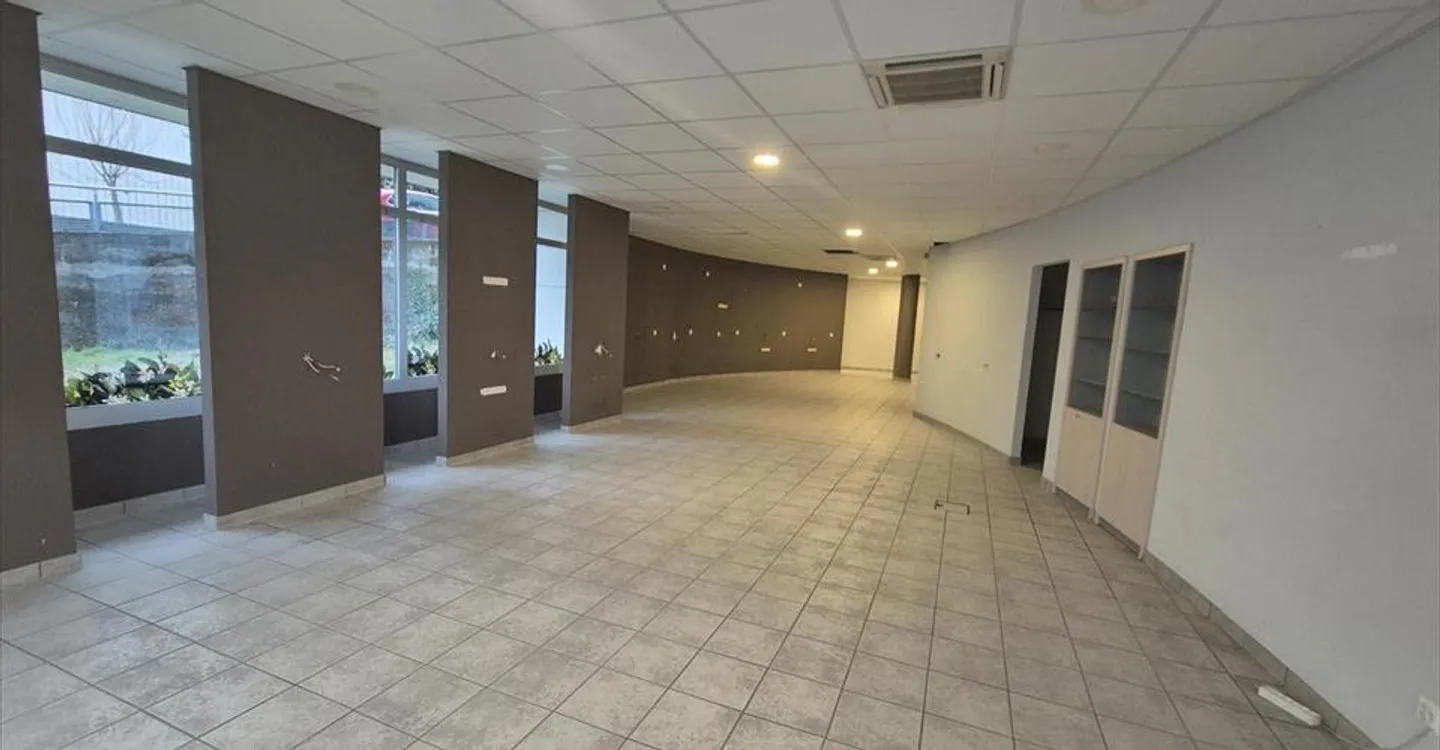 Mischgenutztes Gebäude mieten - Foto 6 von 6