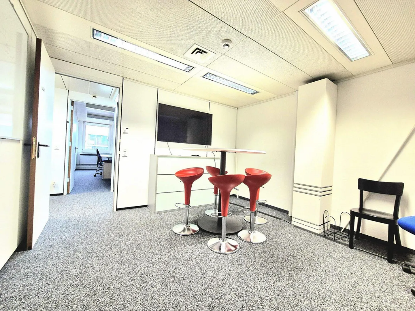 Central and spacious - Photo 6 of 7