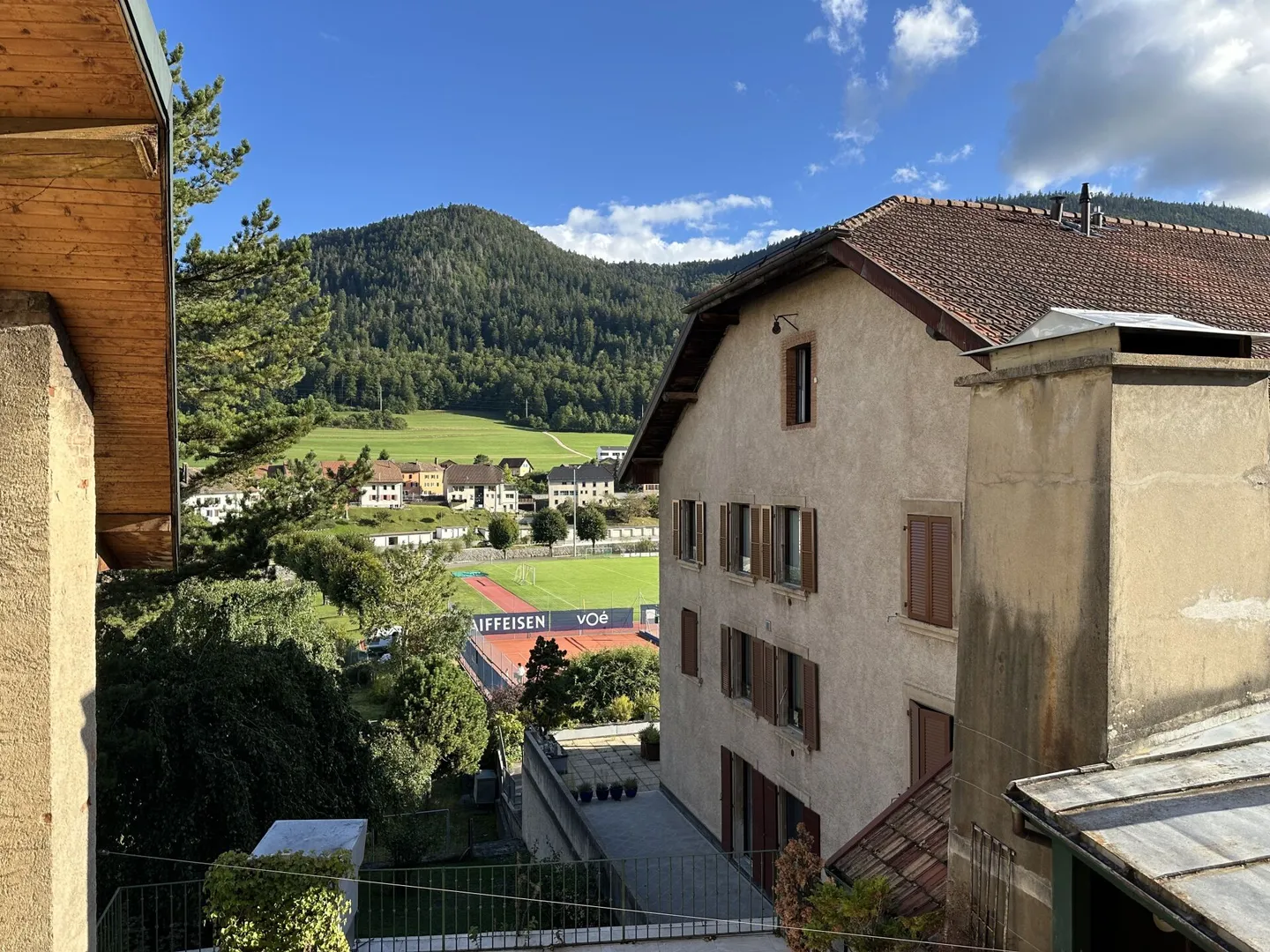 THROUGH BUILDING, 4 APARTMENTS, 1 BUSINESS AND 1 RESTAURANT - Photo 2 of 23