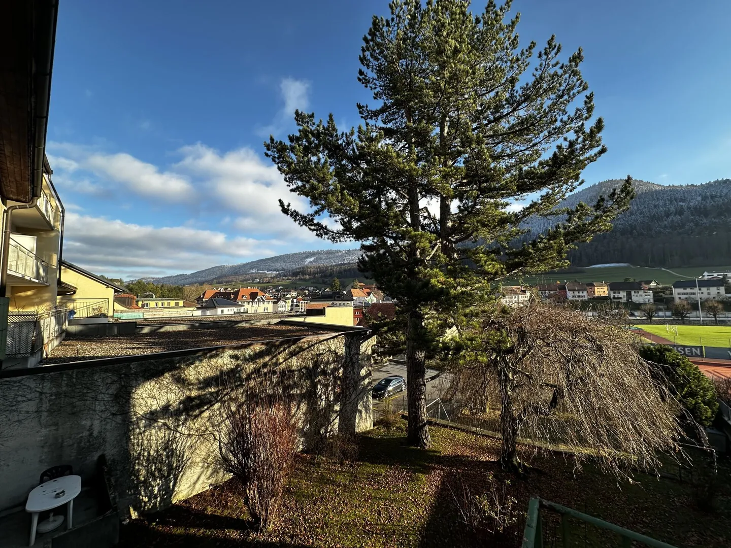 THROUGH BUILDING, 4 APARTMENTS, 1 BUSINESS AND 1 RESTAURANT - Photo 4 of 23