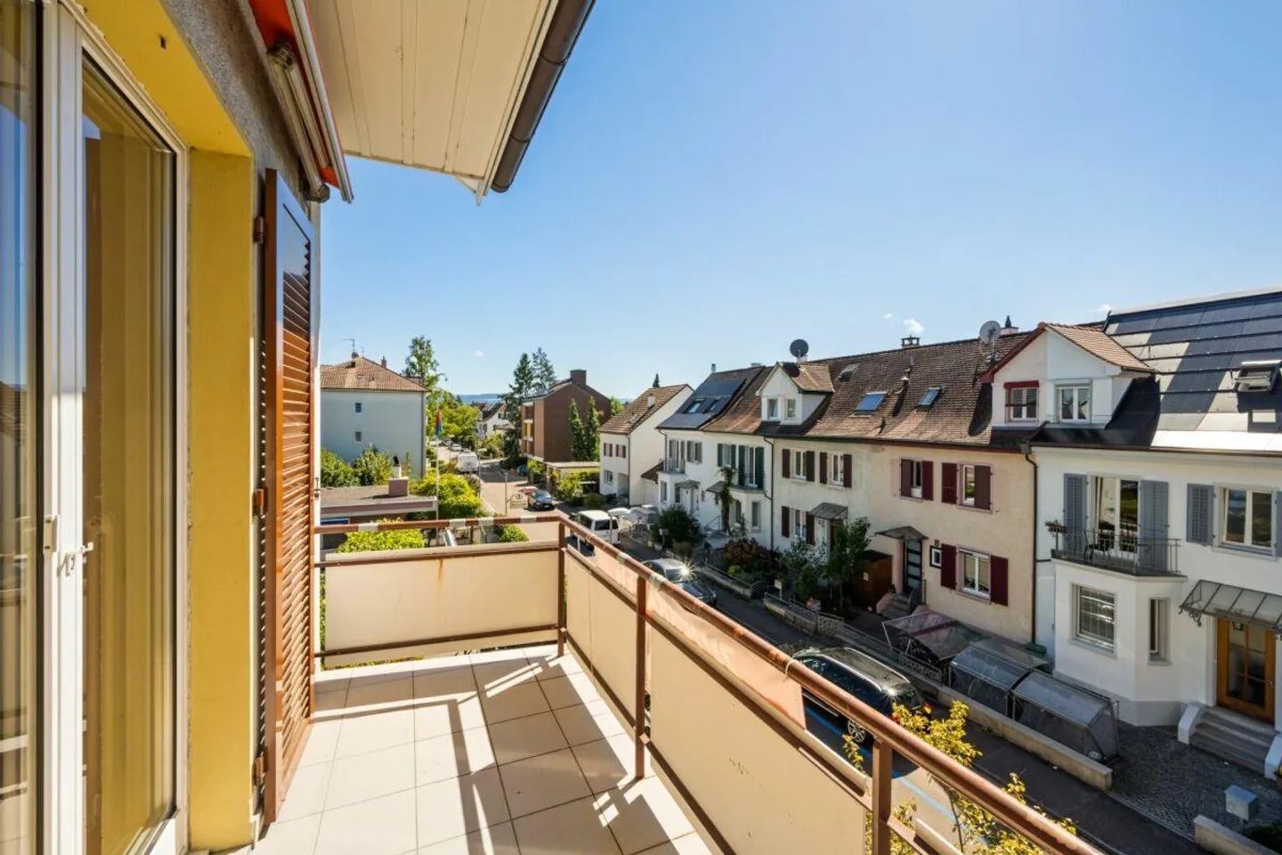 Bellissimo appartamento di 3 stanze con balcone in una tranquilla strada laterale ad Allschwil - Foto 6 di 12