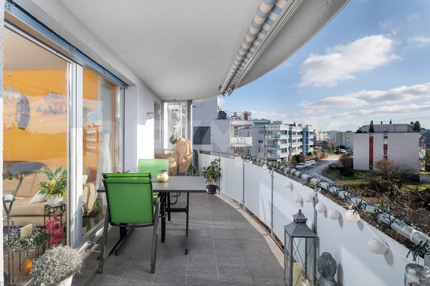 Charmante 2.5-Zimmer-Wohnung mit Sonnenbalkon und schöner Fernsicht - Foto 9 von 13