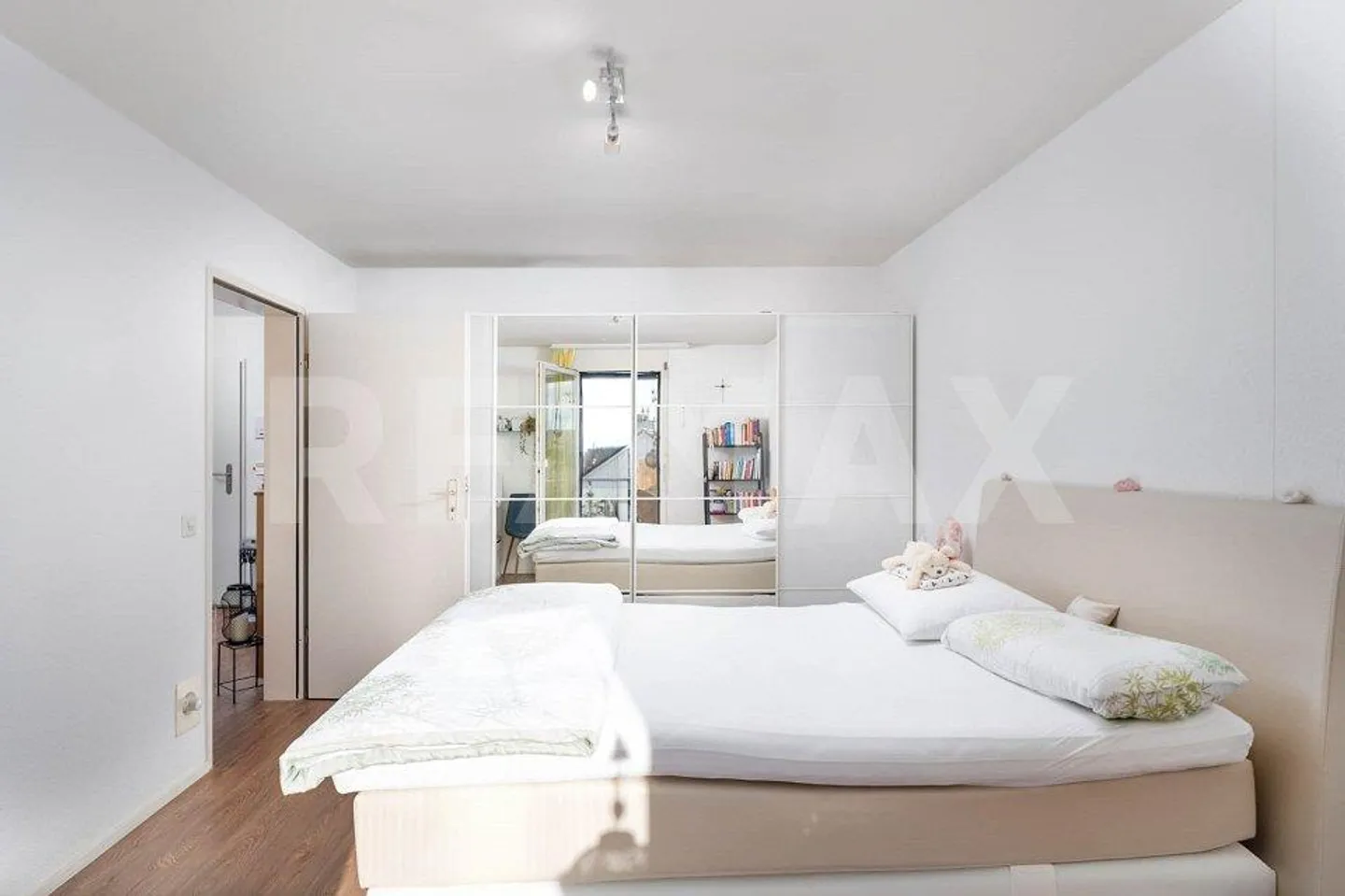 Charmante 2.5-Zimmer-Wohnung mit Sonnenbalkon und schöner Fernsicht - Foto 11 von 13