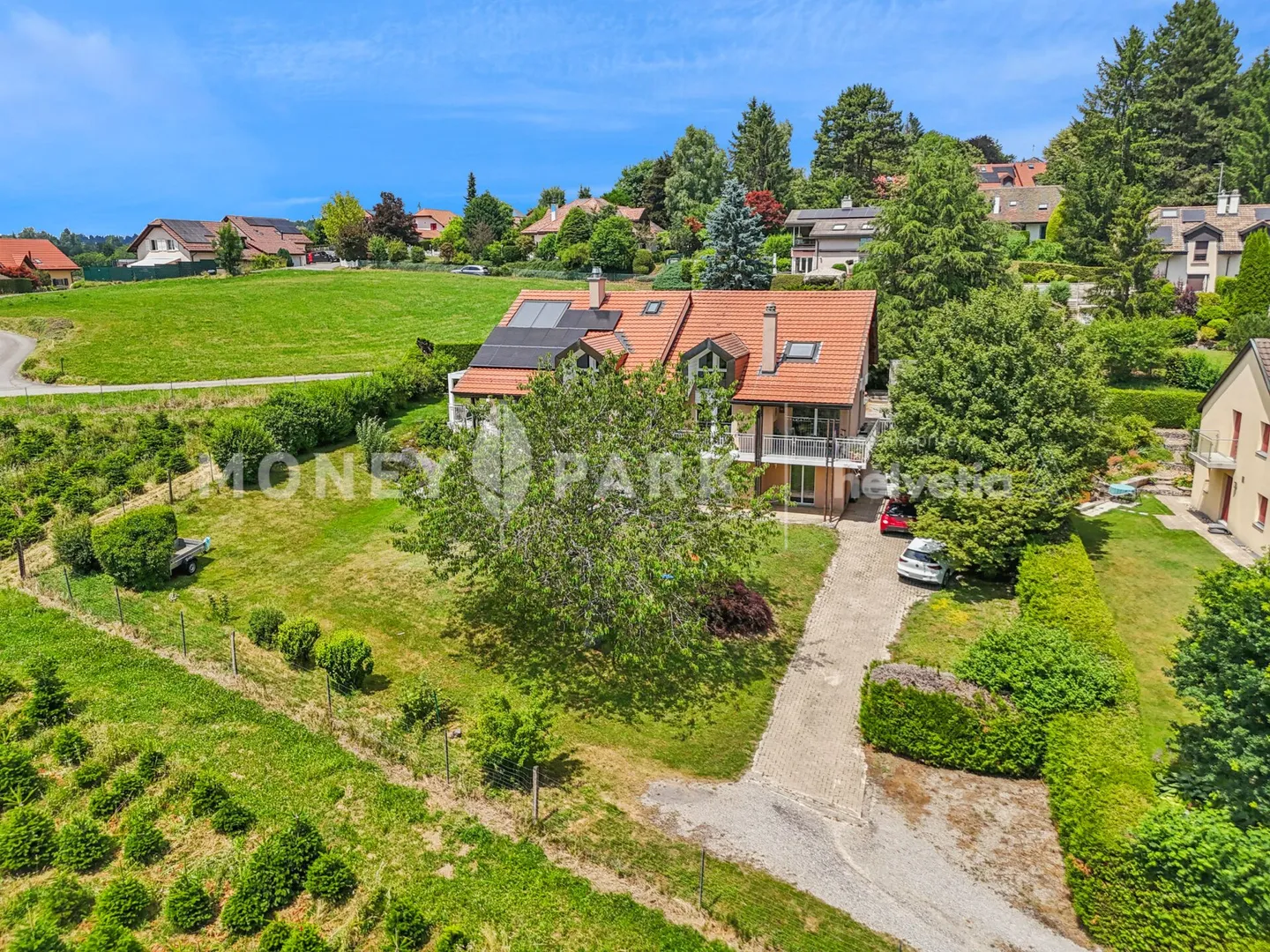 Villa jumelle de 6.5 pièces - Photo 2 sur 13