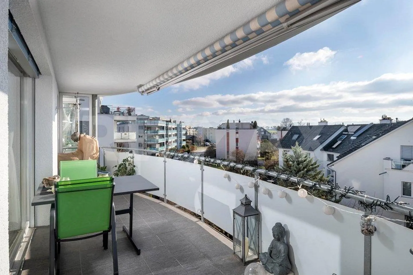 Charmante 2.5-Zimmer-Wohnung mit Sonnenbalkon und schöner Fernsicht - Foto 8 von 13