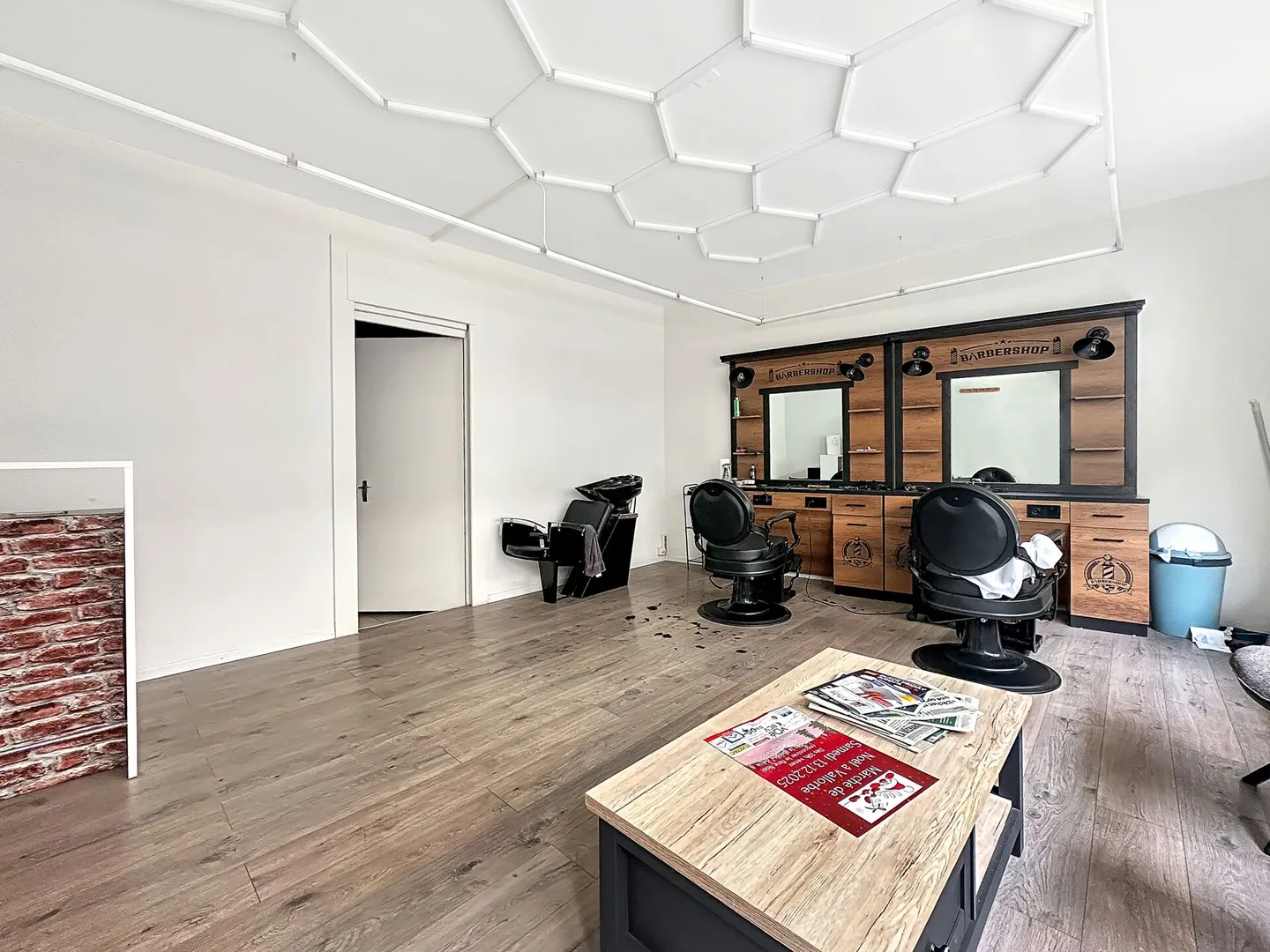 THROUGH BUILDING, 4 APARTMENTS, 1 BUSINESS AND 1 RESTAURANT - Photo 19 of 23