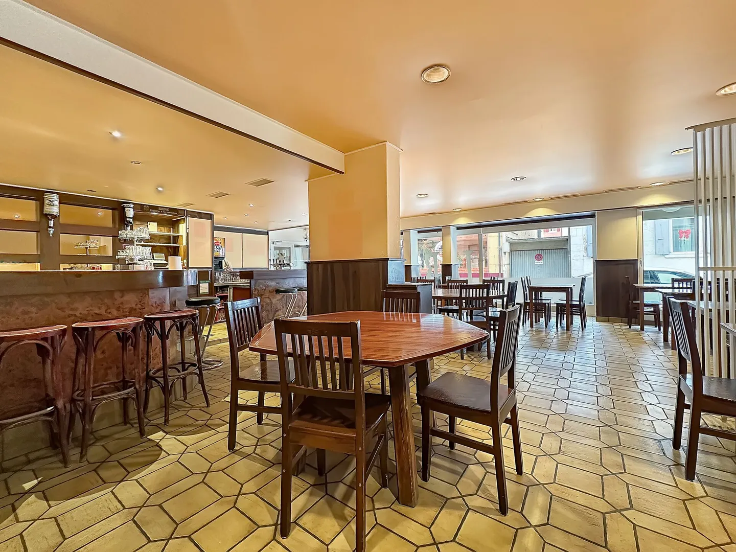 THROUGH BUILDING, 4 APARTMENTS, 1 BUSINESS AND 1 RESTAURANT - Photo 22 of 23