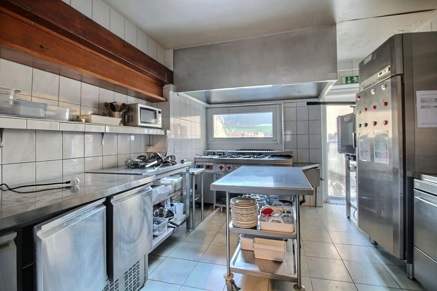 THROUGH BUILDING, 4 APARTMENTS, 1 BUSINESS AND 1 RESTAURANT - Photo 23 of 23