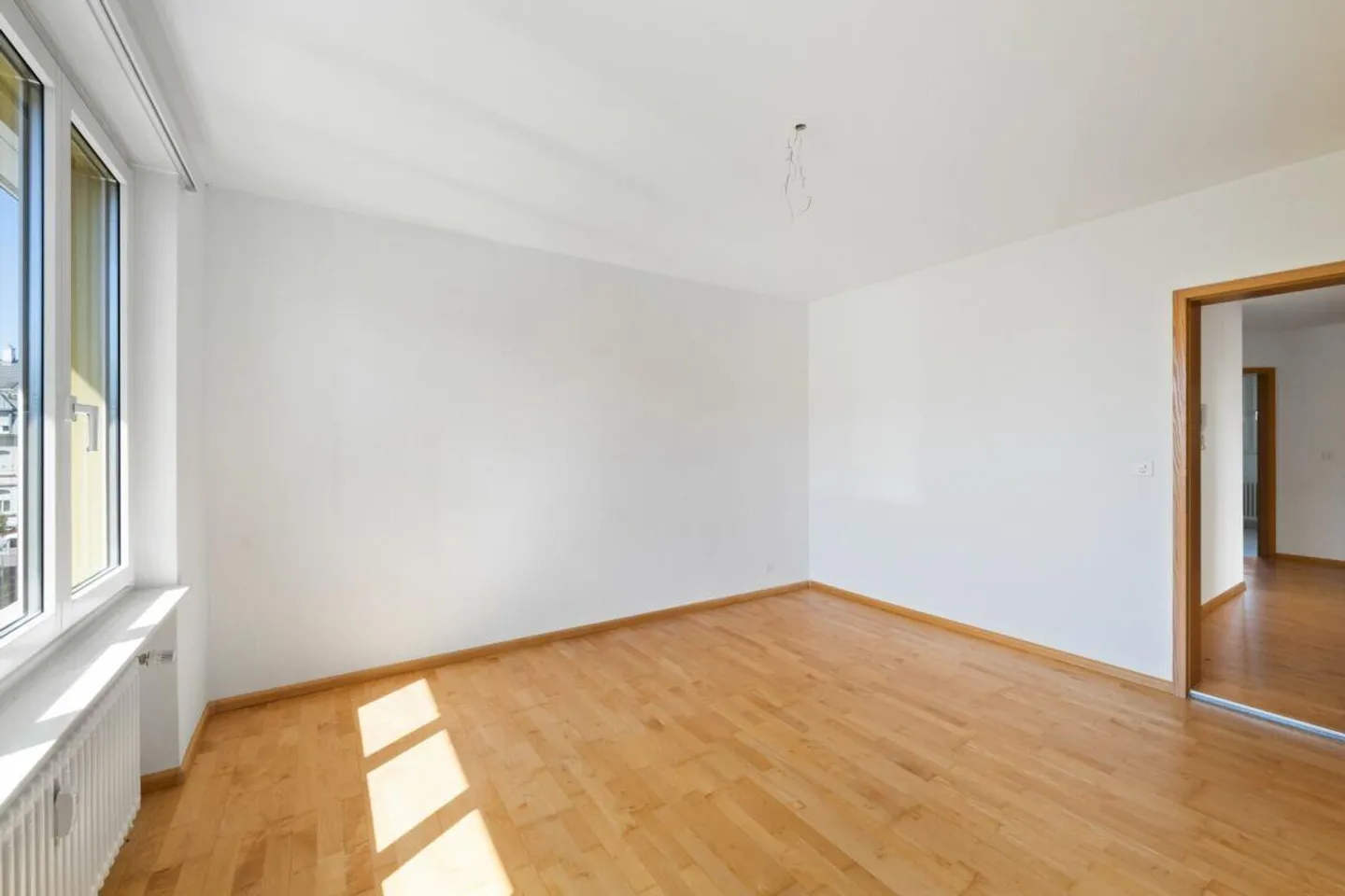 Bellissimo appartamento di 3 stanze con balcone in una tranquilla strada laterale ad Allschwil - Foto 10 di 12