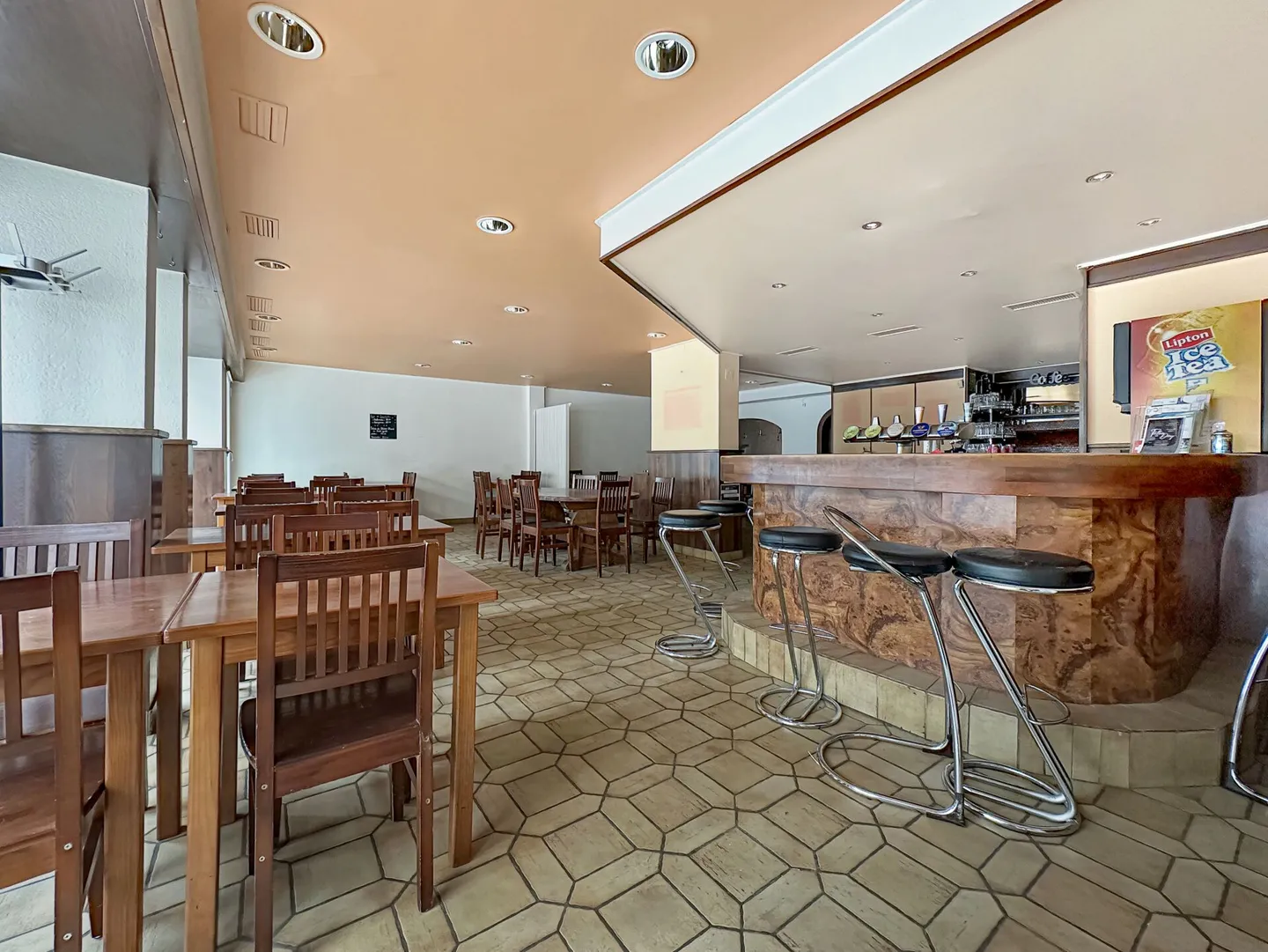 THROUGH BUILDING, 4 APARTMENTS, 1 BUSINESS AND 1 RESTAURANT - Photo 21 of 23