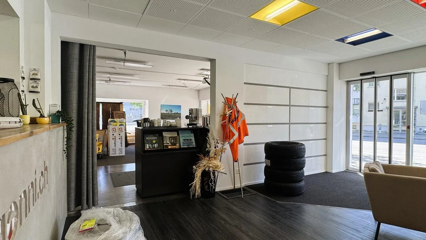 Spazio commerciale flessibile in una posizione ben visibile a Liebefeld! - Foto 12 di 13