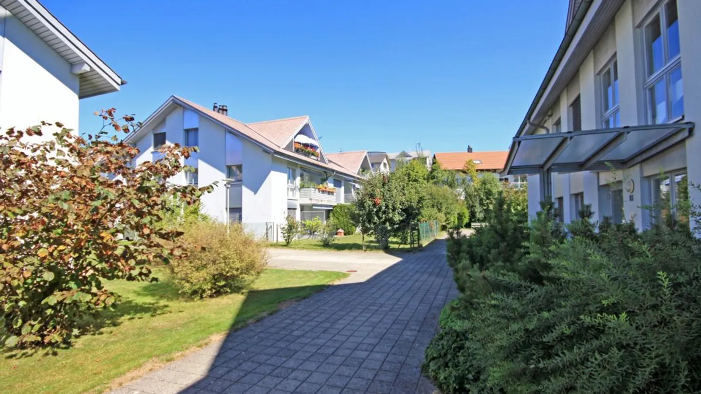 Appartement 4½ pièces avec balcon dans un quartier calme, beaucoup d'espace - Photo 7 sur 11