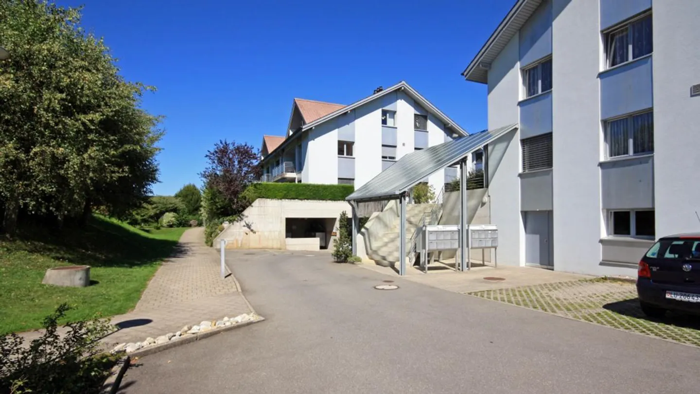 Appartement 4½ pièces avec balcon dans un quartier calme, beaucoup d'espace - Photo 8 sur 11