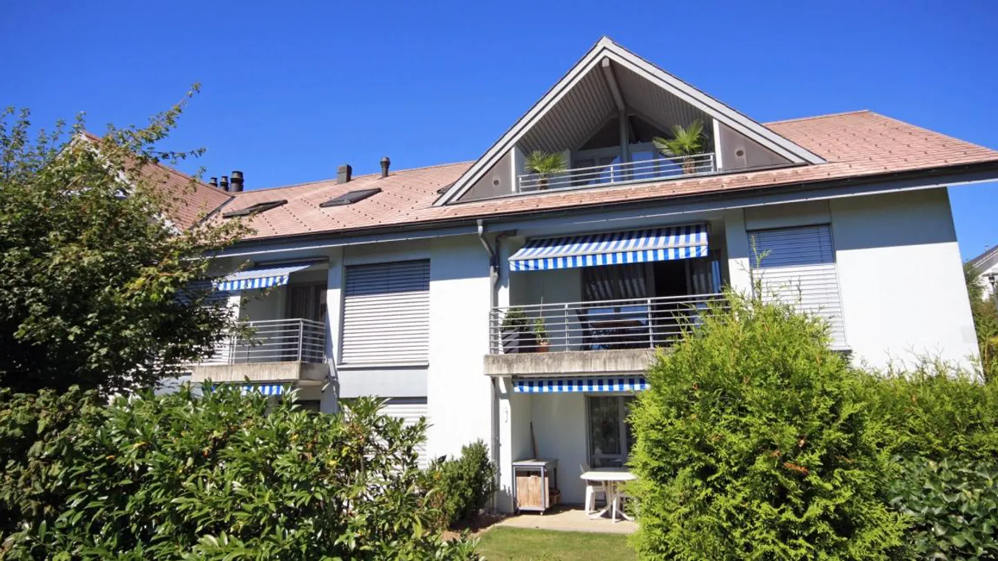 Appartement 4½ pièces avec balcon dans un quartier calme, beaucoup d'espace - Photo 1 sur 11