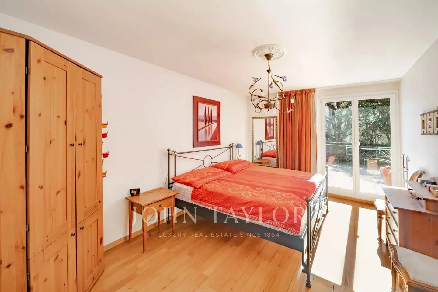 Apartment with terrace and lots of charm - Photo 5 of 8