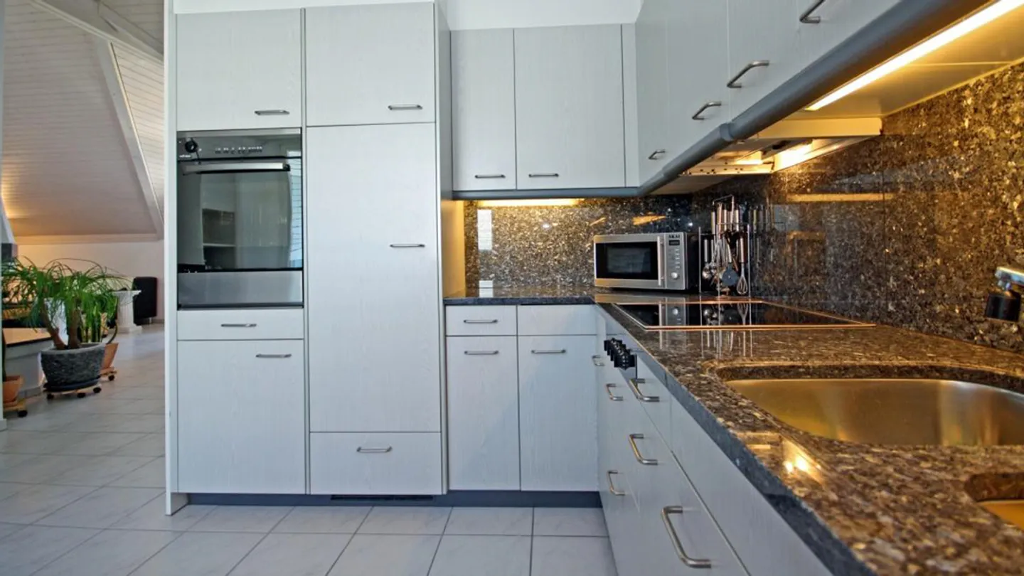 Appartement 4½ pièces avec balcon dans un quartier calme, beaucoup d'espace - Photo 6 sur 11