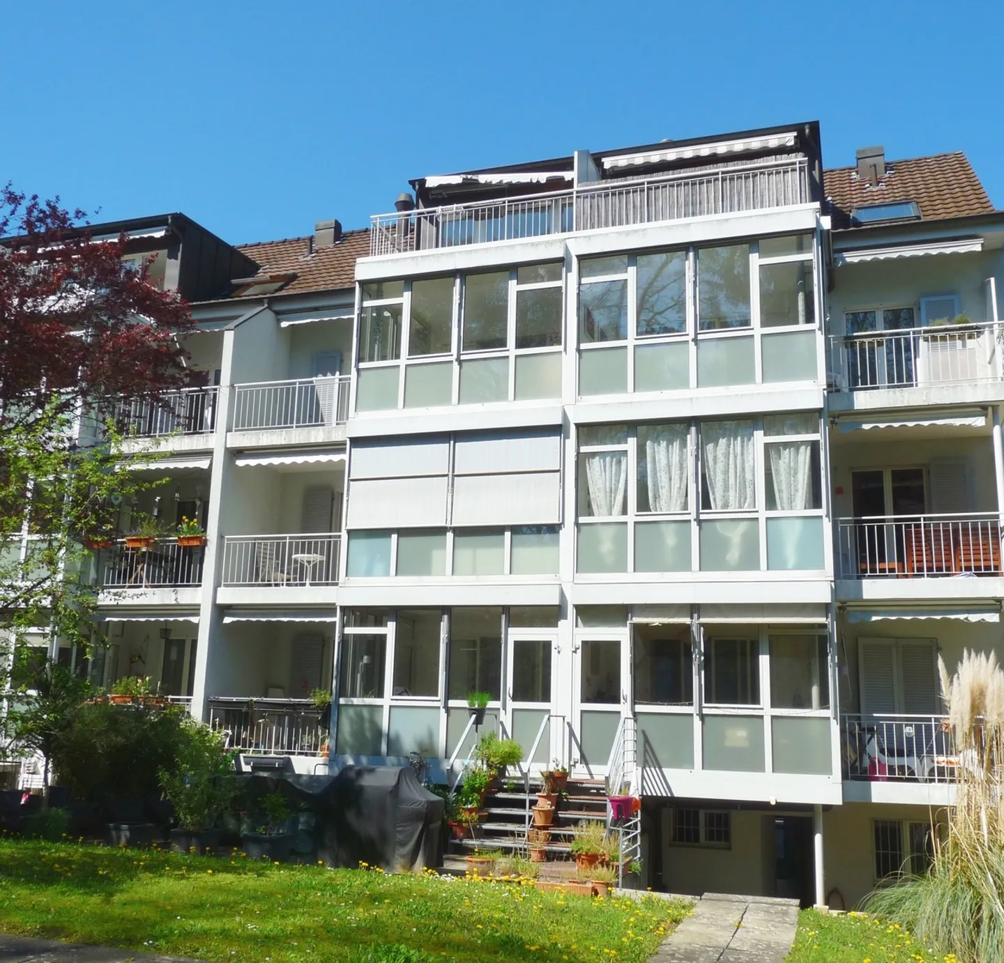 Beautiful living on the edge of the city - Photo 2 of 9