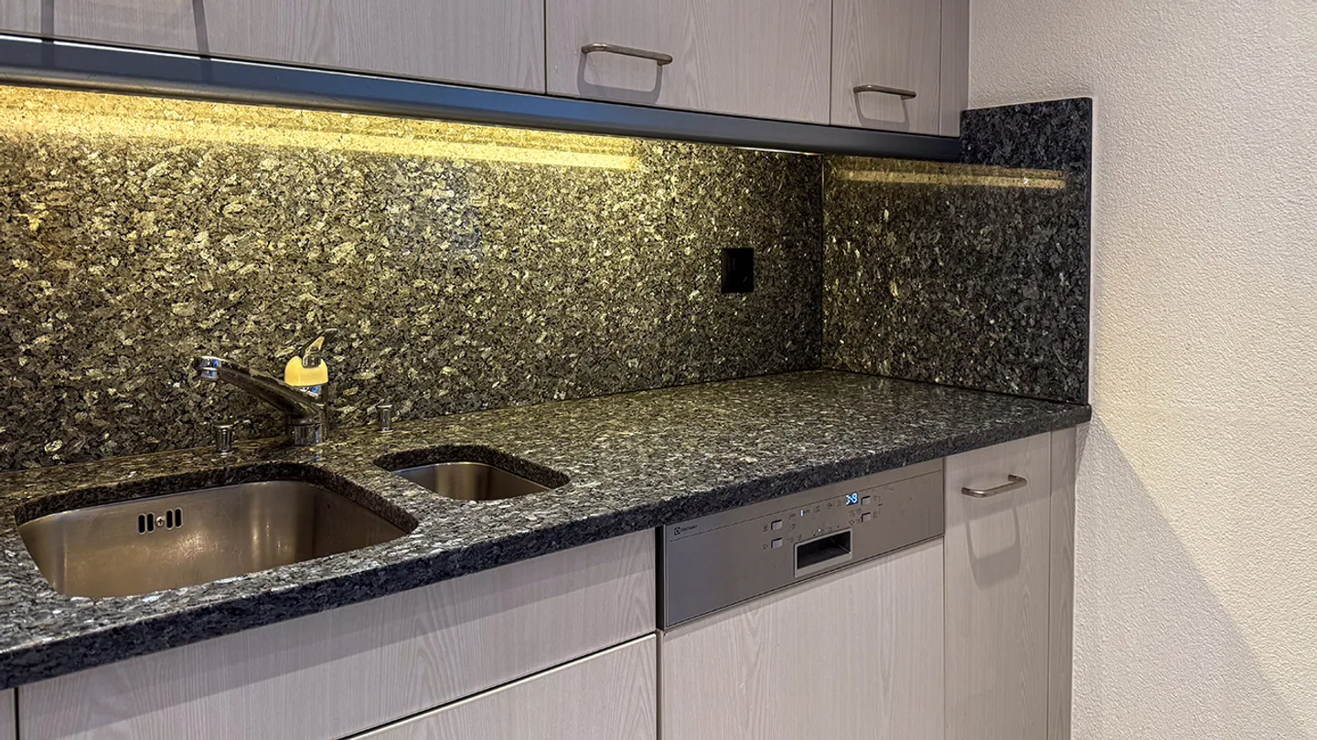 Appartement 4½ pièces avec balcon dans un quartier calme, beaucoup d'espace - Photo 11 sur 11